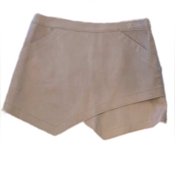 BCBGMaxAzria Owen Faux Leather Asymmetric Hem Mini Skirt Size Medium Y2K - Picture 3 of 9